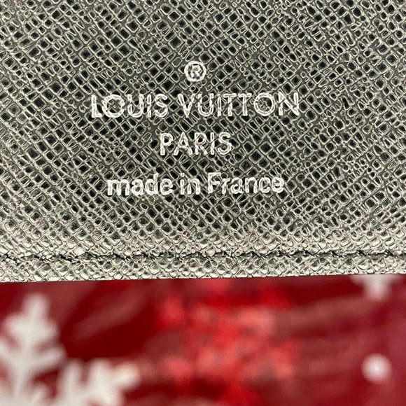 Louis Vuitton - Picture 2 of 12
